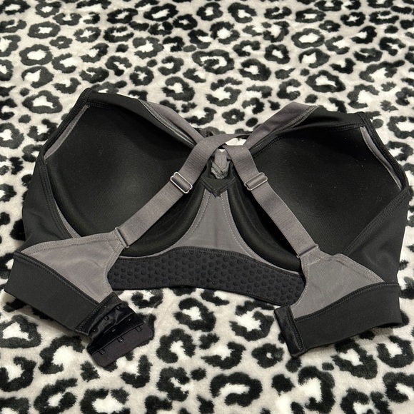 Adidas 34D Black & Gray Cross-back Adjustable Straps Sports Bra - Picture 4 of 11